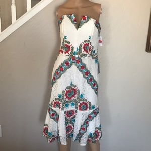 Adelyn Rae (BrandNew) Medium Lace Strapless Dress